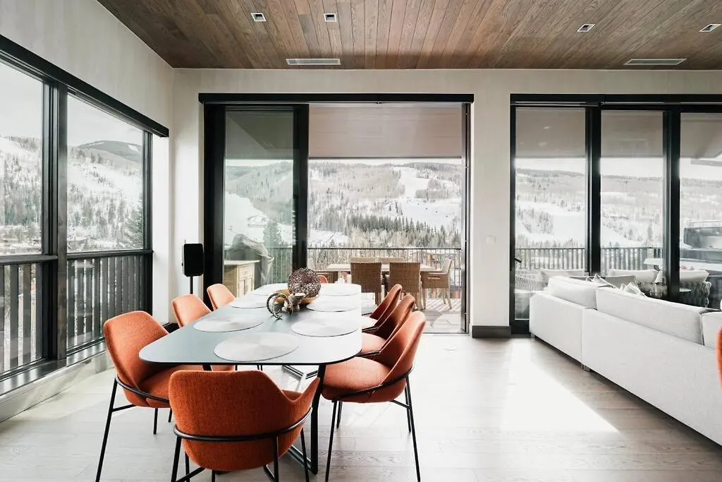 Lavish 3-bedroom Penthouse With Four Seasons Flair Apartment