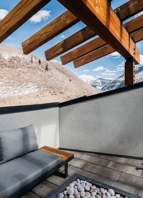 Lavish 3-bedroom Penthouse With Four Seasons Flair Vail