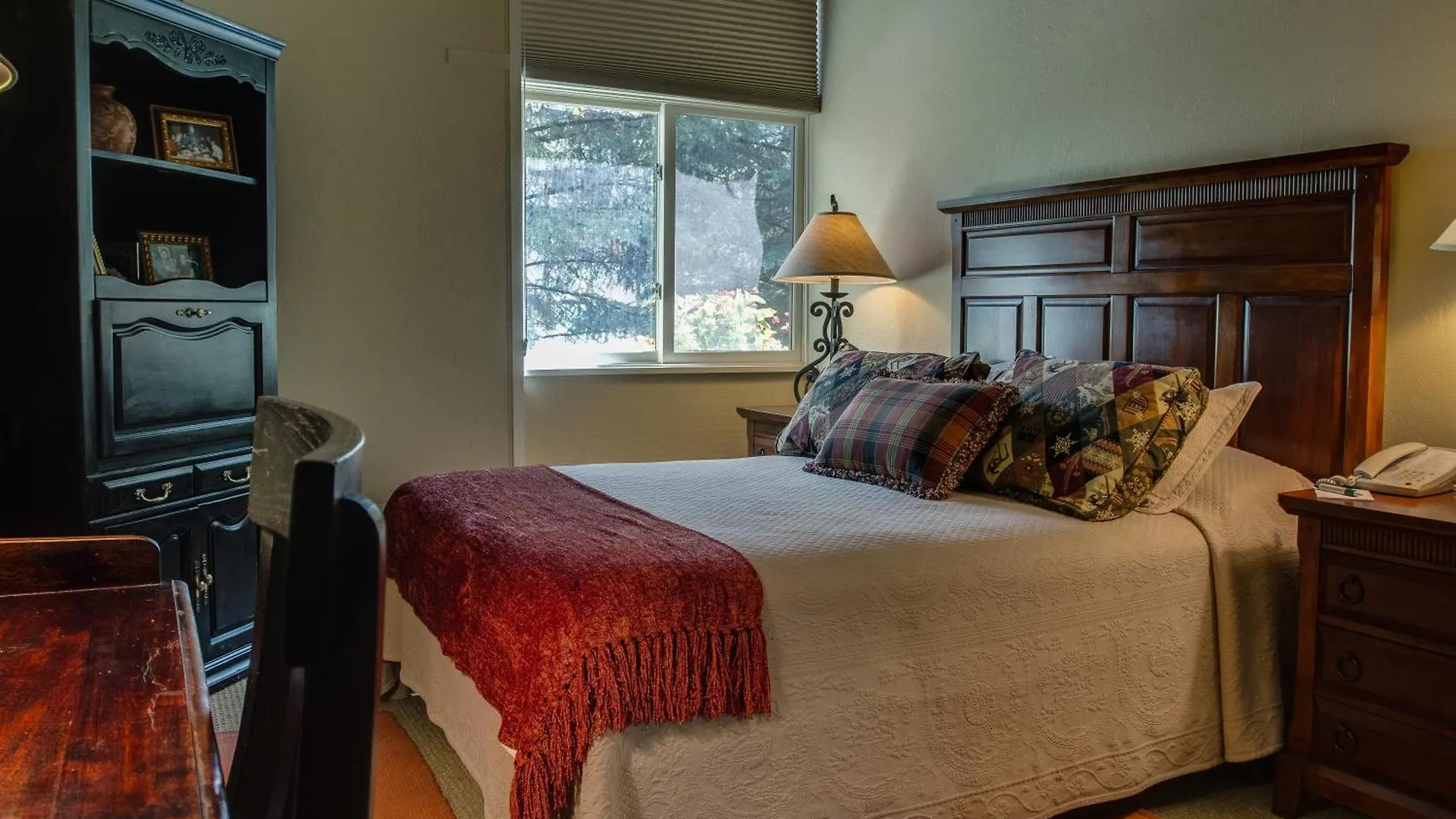 At Vail, A Rockresort Rezort