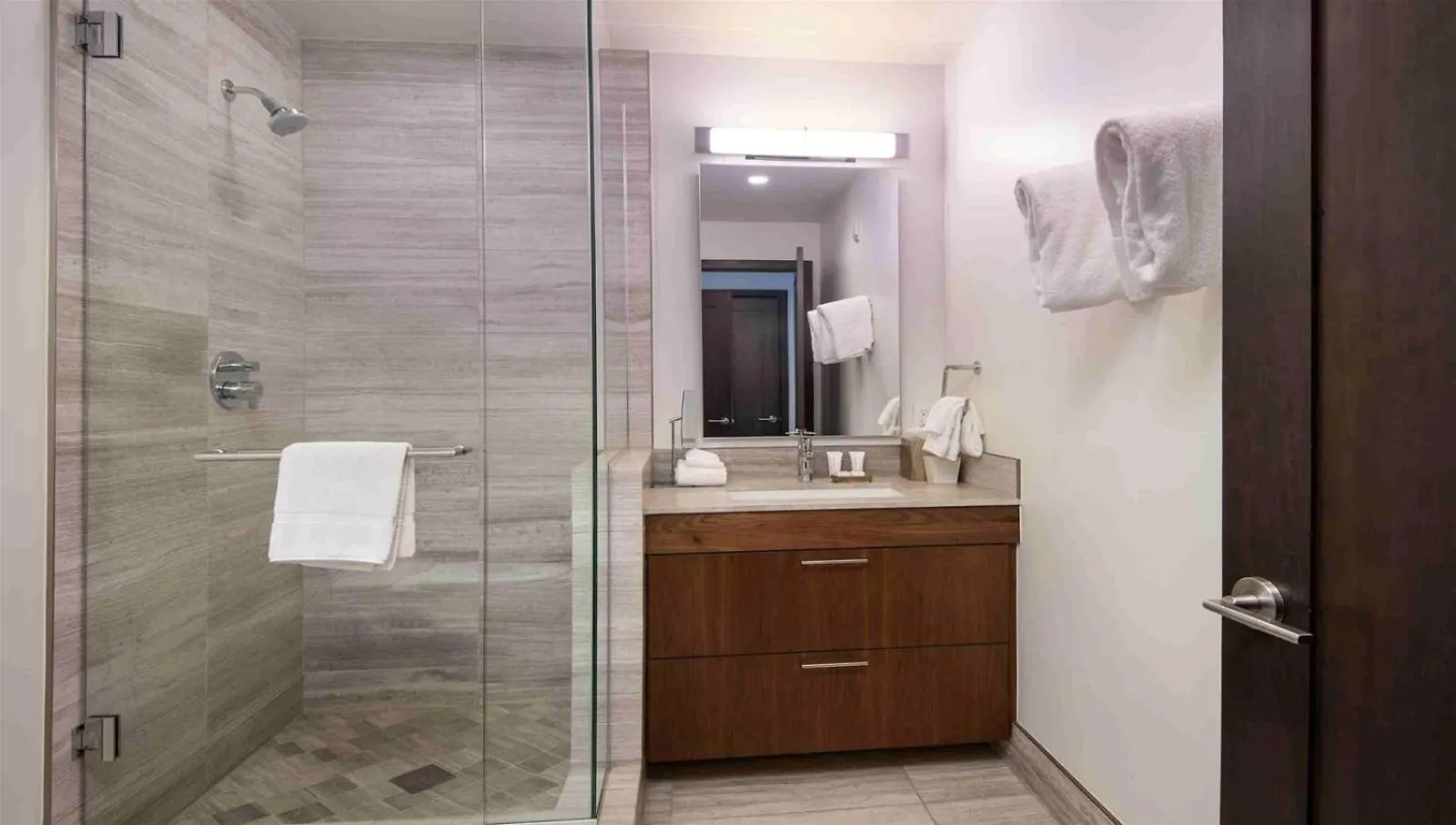 Modern 2 Bedroom Luxury In Lionshead Village