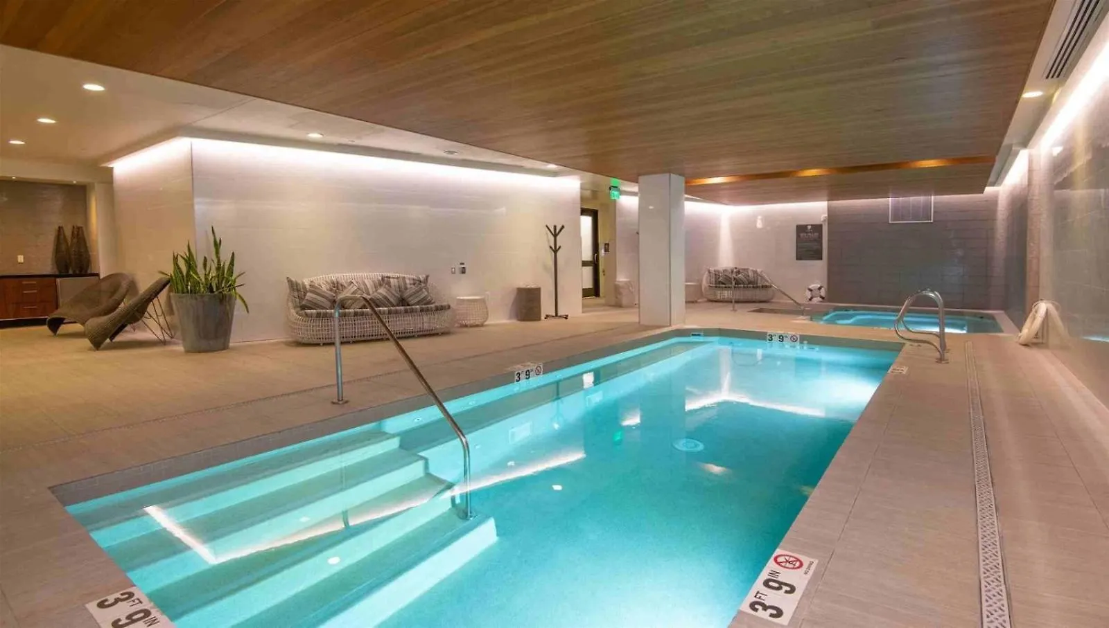 Modern 2 Bedroom Luxury In Lionshead Village *