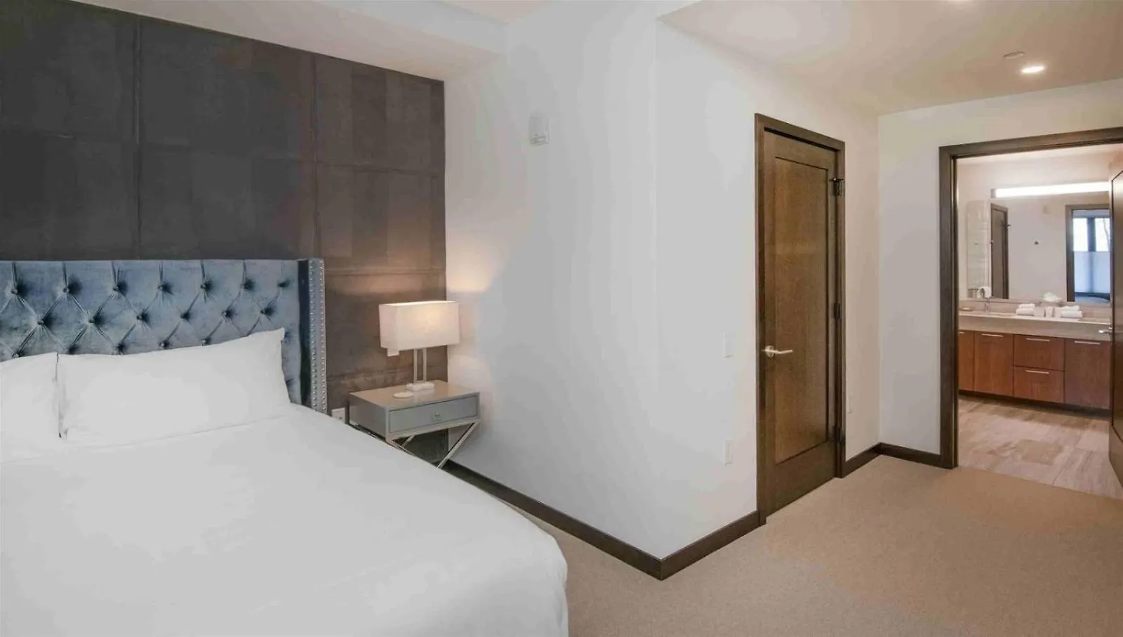 Modern 2 Bedroom Luxury In Lionshead Village