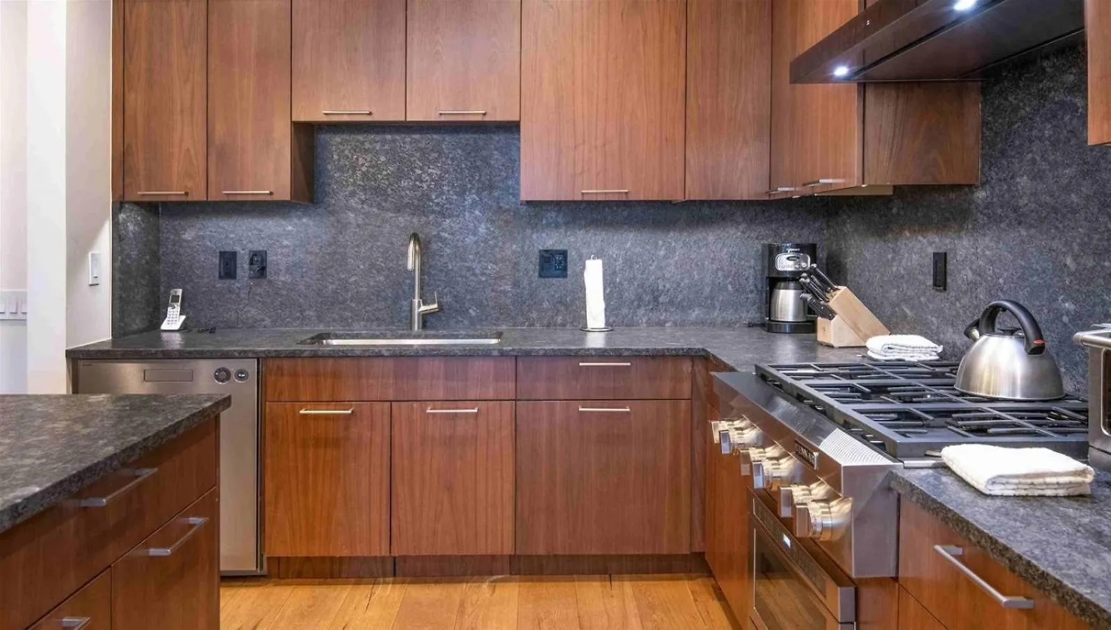 Modern 2 Bedroom Luxury In Lionshead Village Apartment Vail