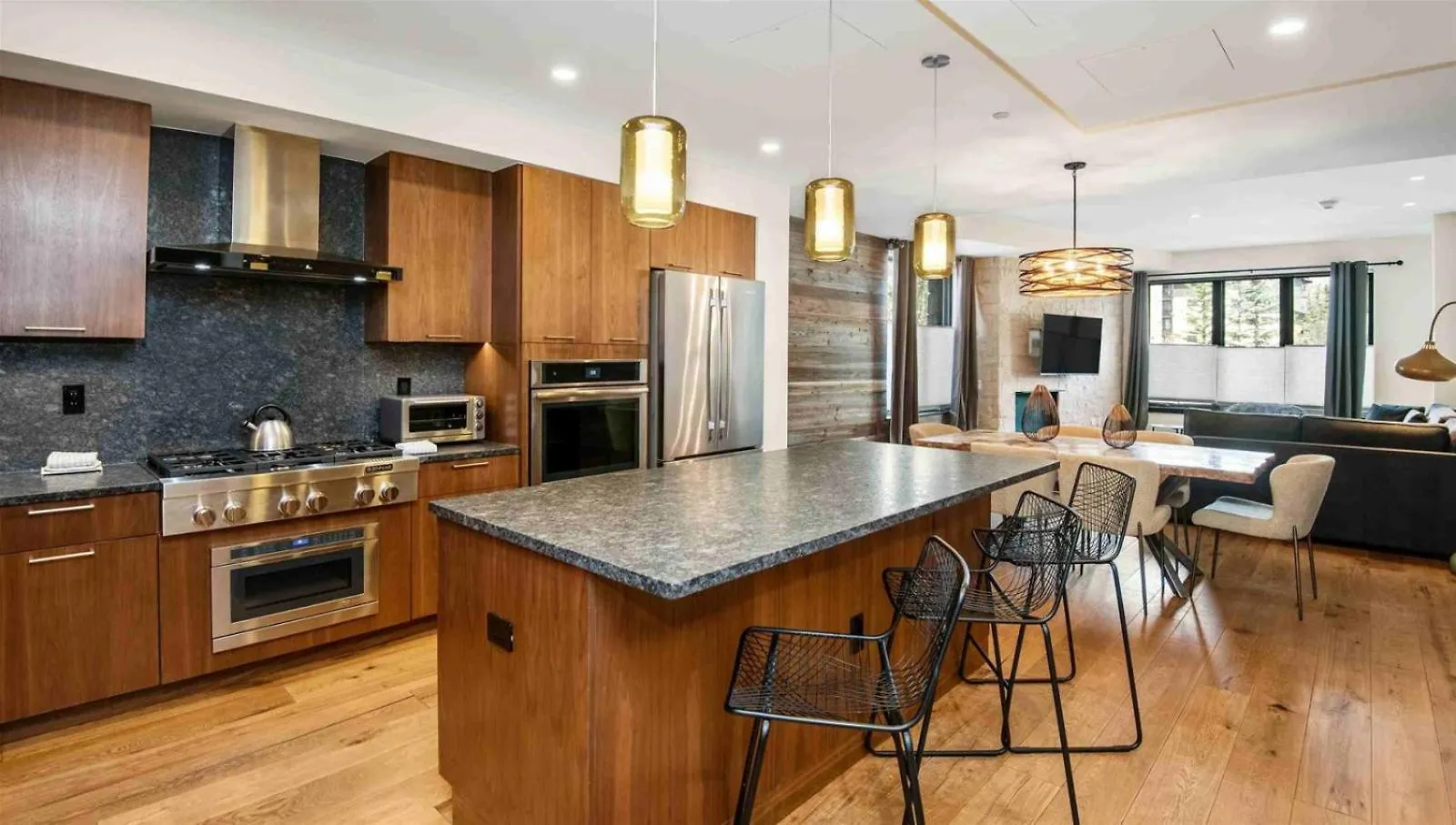 Modern 2 Bedroom Luxury In Lionshead Village