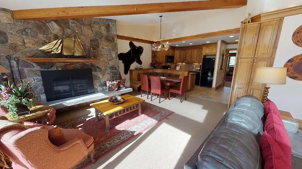 Lodge Manor *