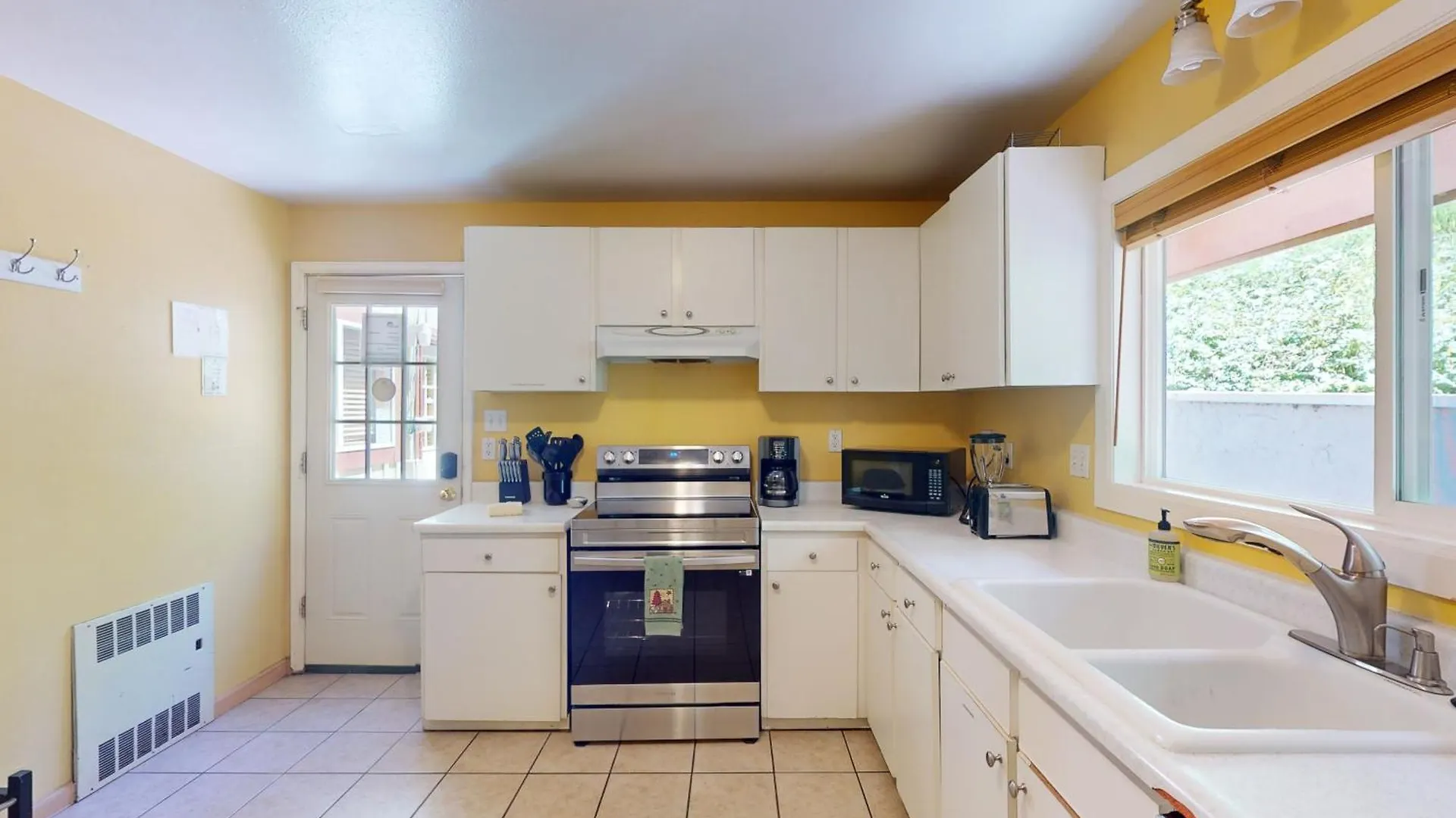 Valley View Apartment