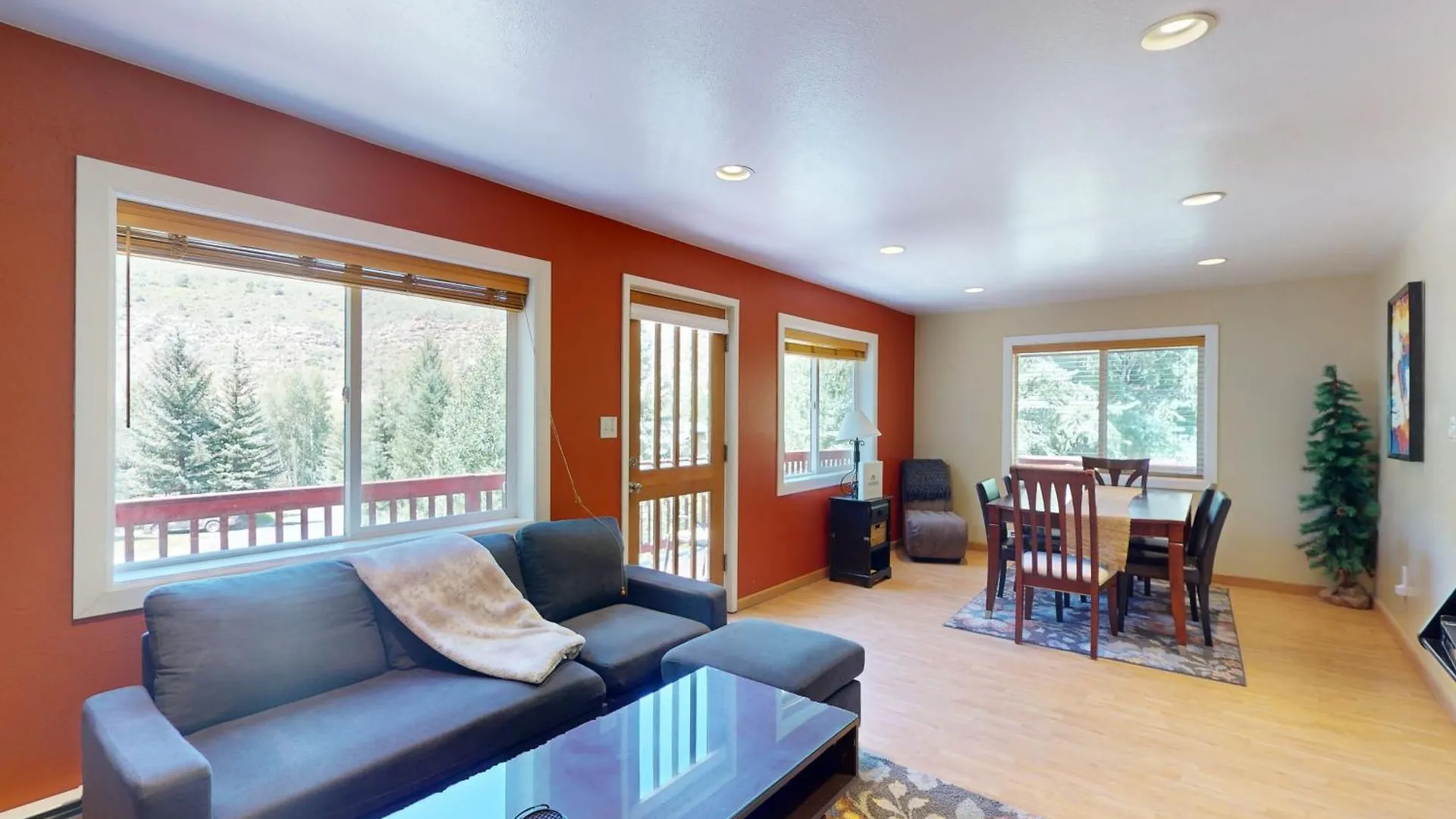 Valley View Apartment *