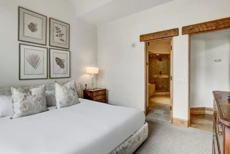 5 Bedroom Luxury Townhome In Lionshead Village Holiday home *