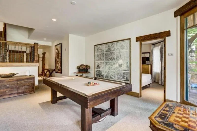 5 Bedroom Luxury Townhome In Lionshead Village Holiday home