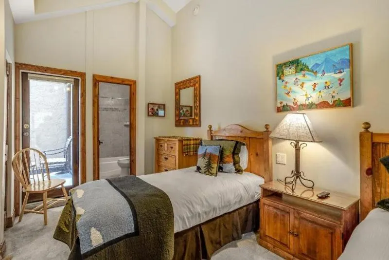 In, Out 1 Bedroom At The Eagle Bahn Gondola *