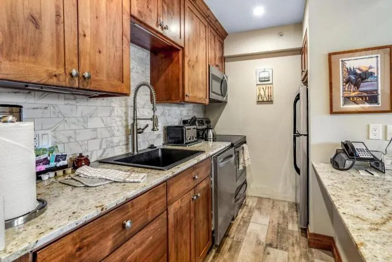In, Out 1 Bedroom At The Eagle Bahn Gondola *