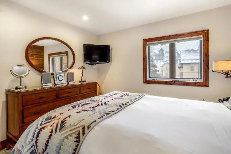 Apartment In, Out 1 Bedroom At The Eagle Bahn Gondola *