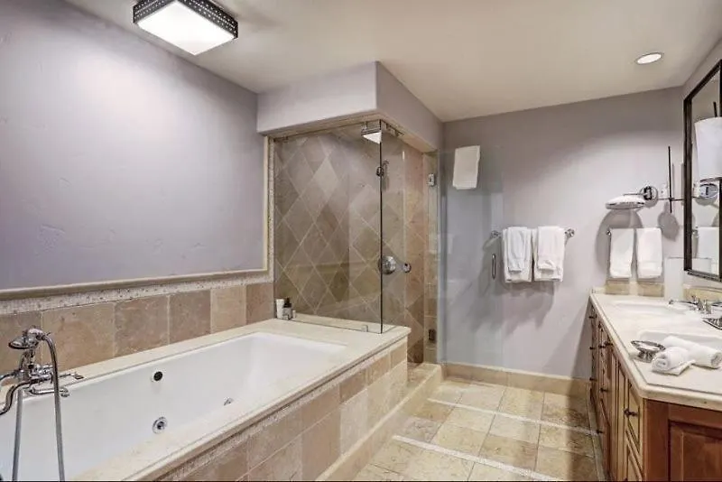 Apartment Platinum Vail: Ski-in Luxury With Rooftop Pool And Mountain Views