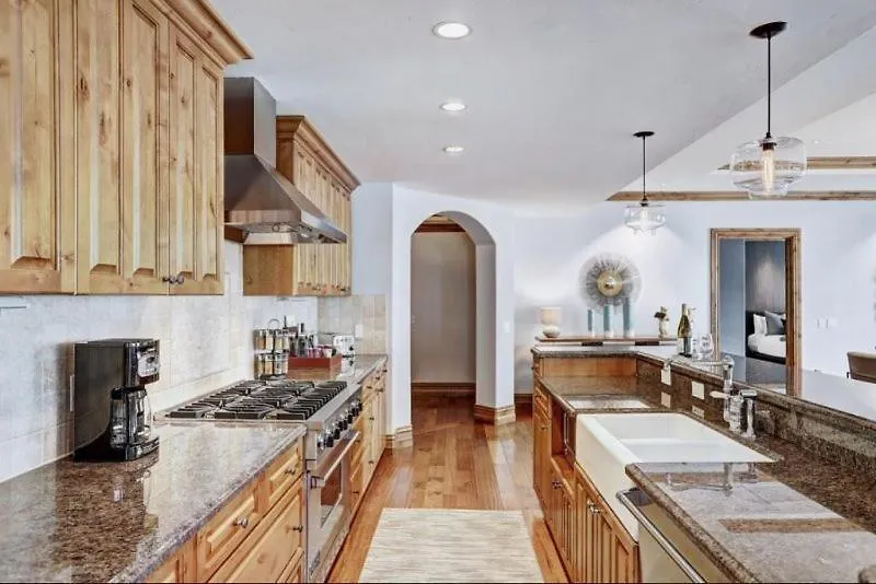 Platinum Vail: Ski-in Luxury With Rooftop Pool And Mountain Views * Vail