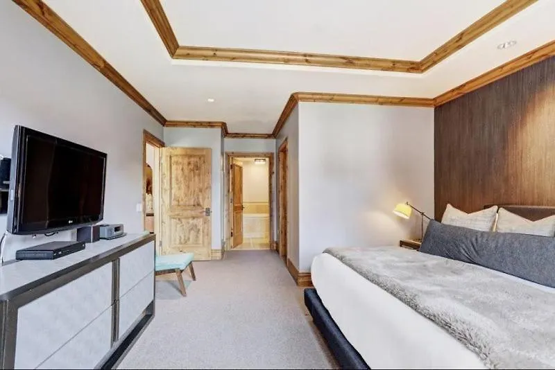 Platinum Vail: Ski-in Luxury With Rooftop Pool And Mountain Views Apartment Vail