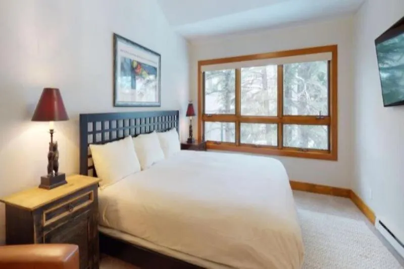 Cascade Village 3 Bedroom With Pool, Hot Tubs, And On-demand Shuttle To Village Vail