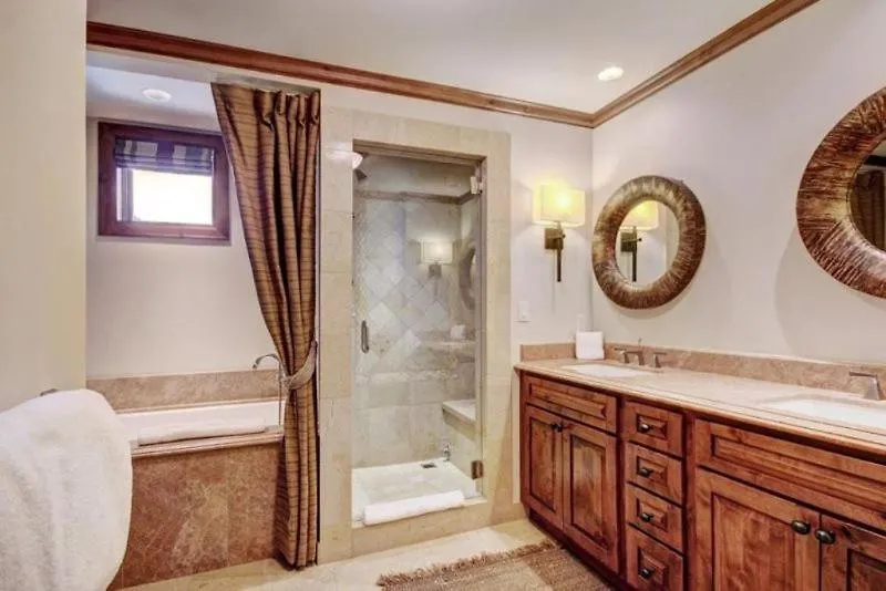 Apartment Ritz Carlton 2 Bed *