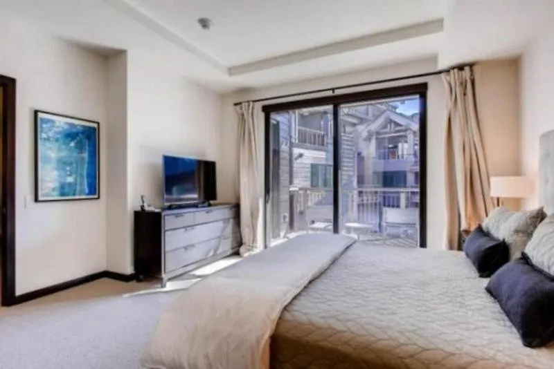 Lion 1 Bed Apartment