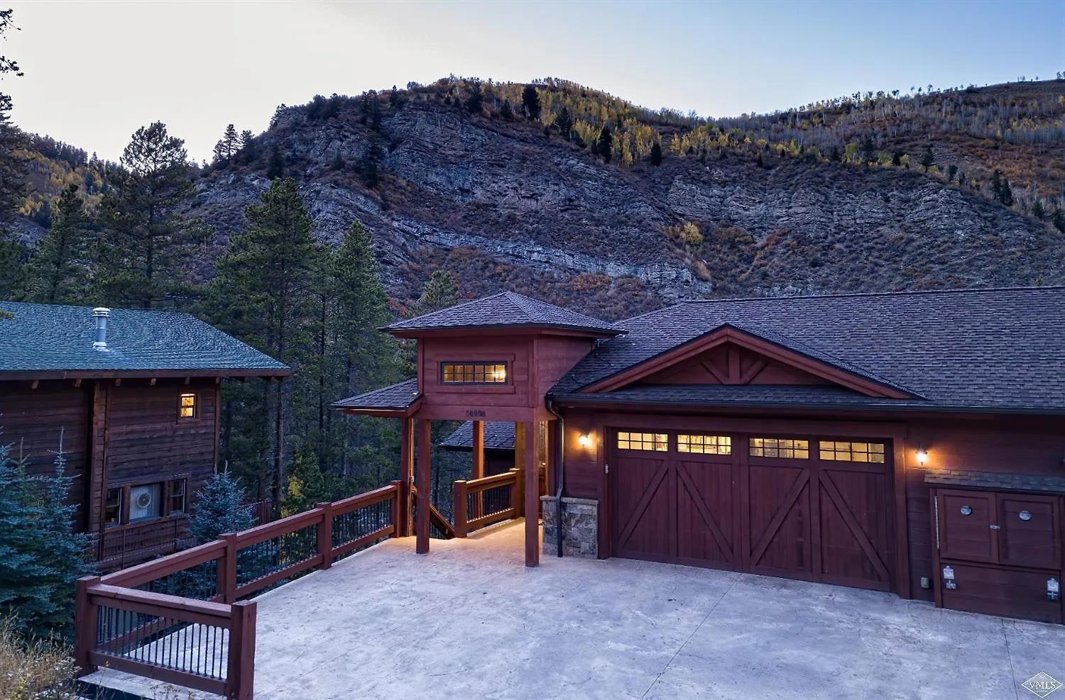 Valley Views, Hot Tub And Parking Included *