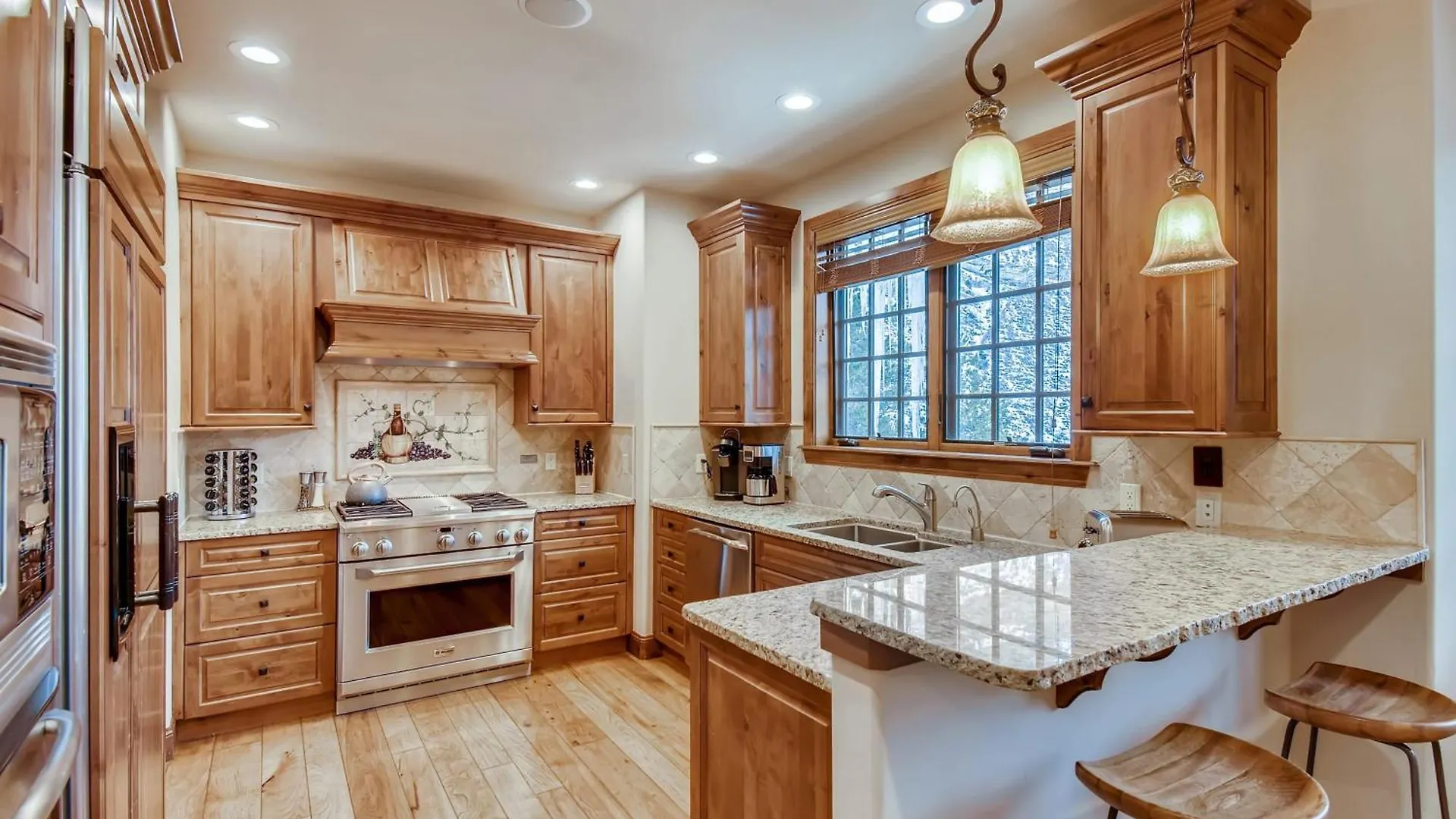 Valley Views, Hot Tub And Parking Included