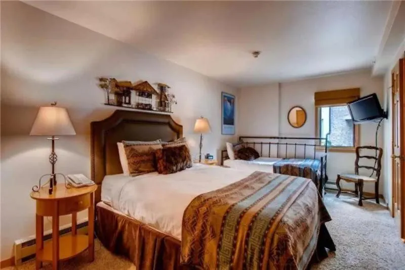 Apartment Lionshead Lodge: Ski-in/ski-out With Slope-side Pool