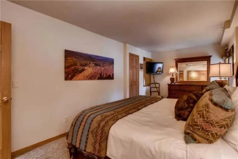 Lionshead Lodge: Ski-in/ski-out With Slope-side Pool * Vail