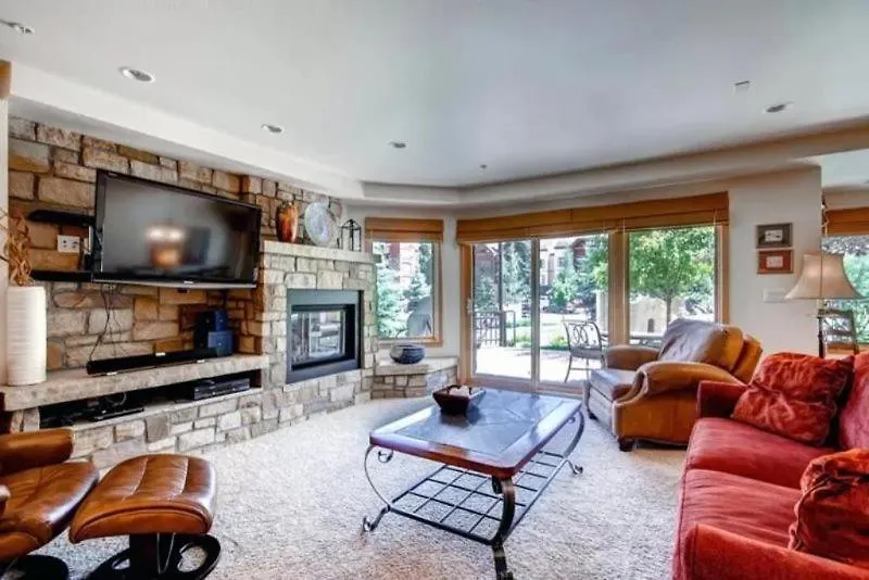 Lionshead Lodge: Ski-in/ski-out With Slope-side Pool *
