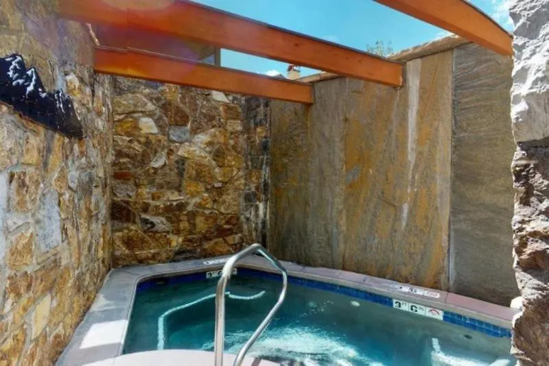 Lionshead Alpine Lodge: Ski-in/ski-out With Heated Pool Vail