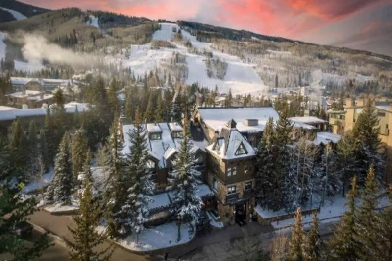 Apartment Village With 2 Queens Vail