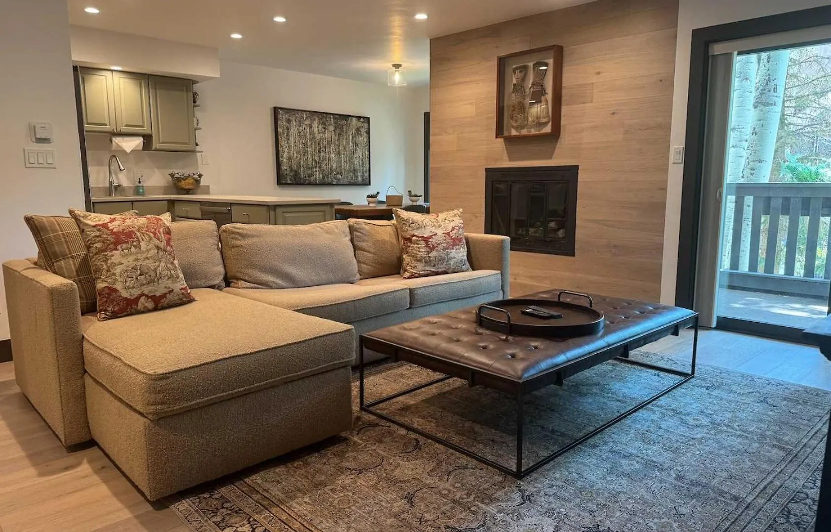 3bdr In The Heart Of Lions Head Locker Apartment *
