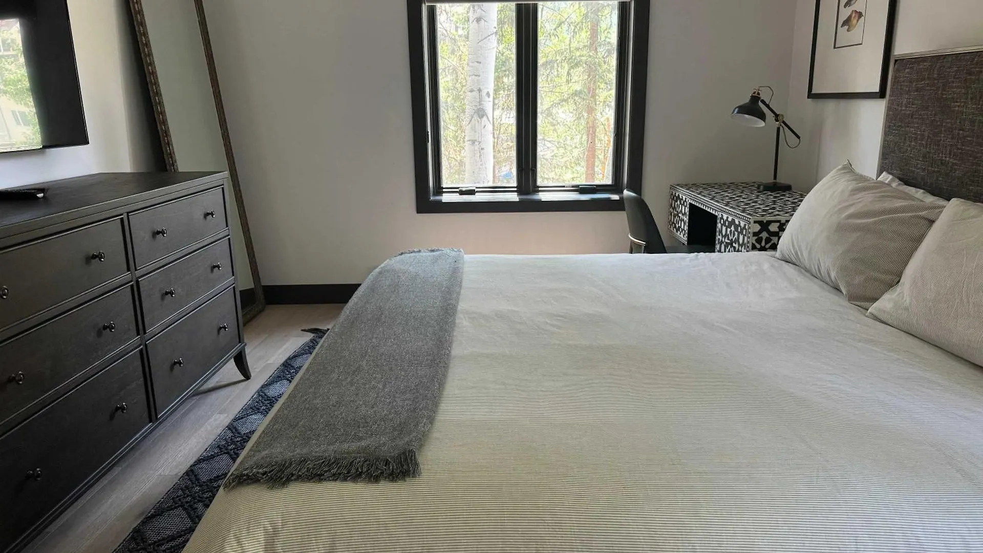 3bdr In The Heart Of Lions Head Locker *