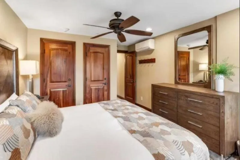 In, Out 3 Bedroom At The Eagle Bahn Gondola With Slopeside Pool Vail