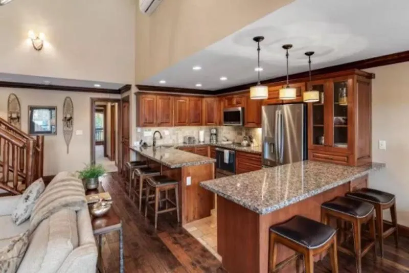 In, Out 3 Bedroom At The Eagle Bahn Gondola With Slopeside Pool
