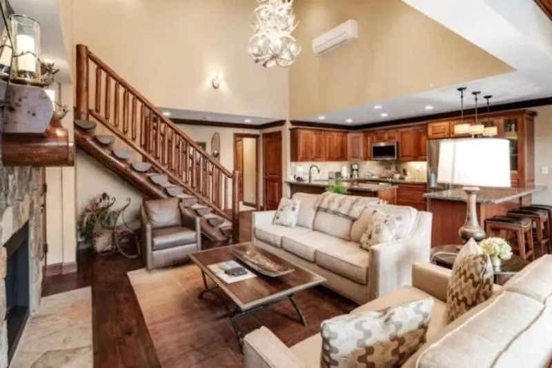 In, Out 3 Bedroom At The Eagle Bahn Gondola With Slopeside Pool Apartment *