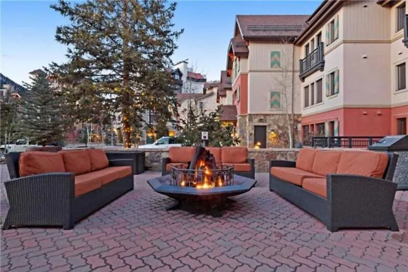 Apartment In, Out 3 Bedroom At The Eagle Bahn Gondola With Slopeside Pool