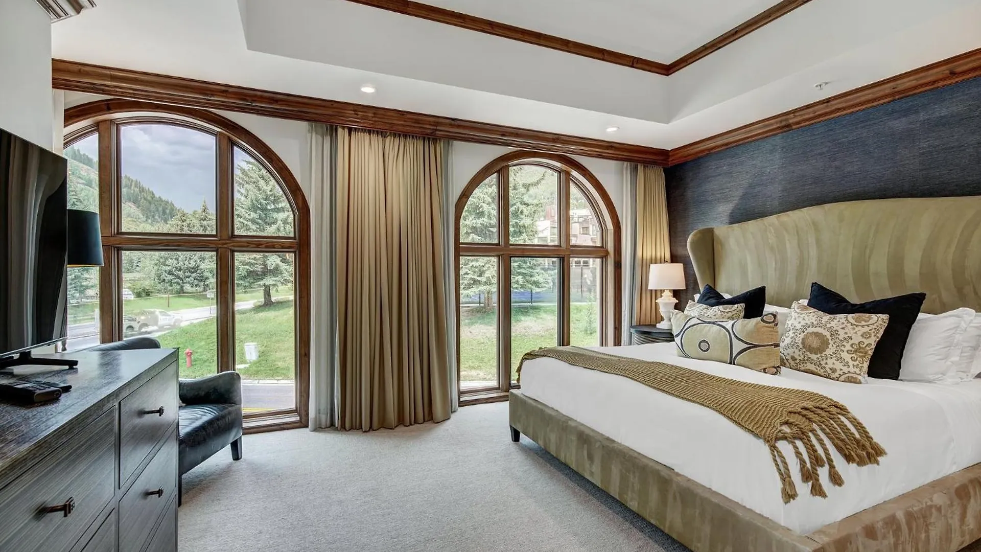 The Collection At The Ritz Carlton Residences 4*