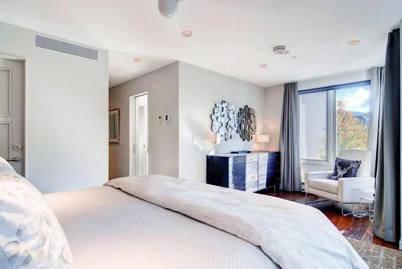 Apartment Village Plaza 305 By East West Hospitality
