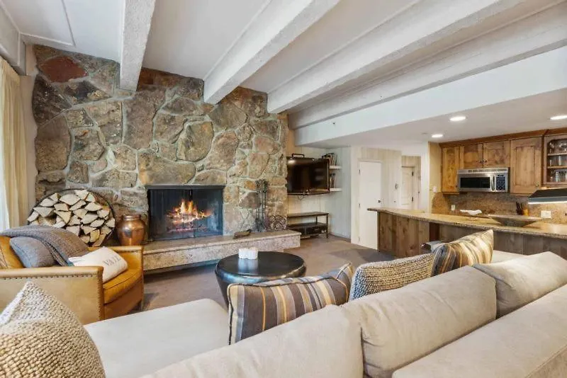 Village Center C2j By East West Hospitality *