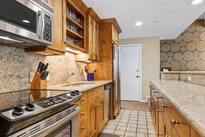 Village Center C2j By East West Hospitality Vail