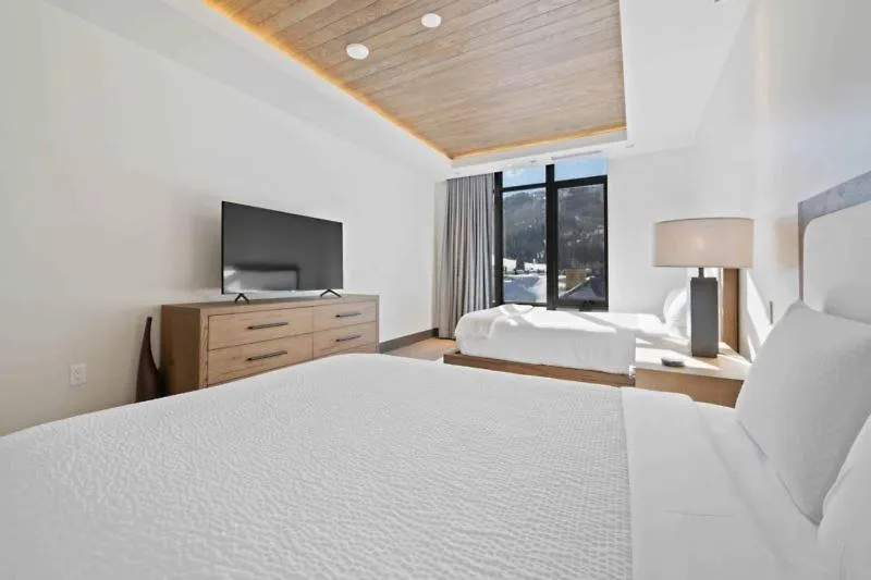 Altus 302 By East West Hospitality *