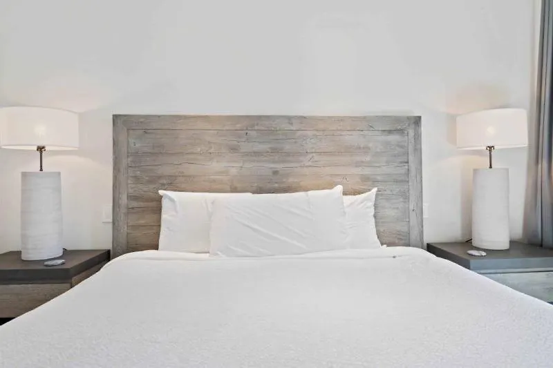 Altus 302 By East West Hospitality *