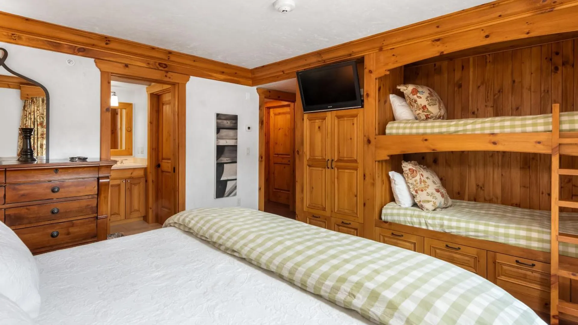 Resort Christiania Condominiums- Coraltree Collection 3*