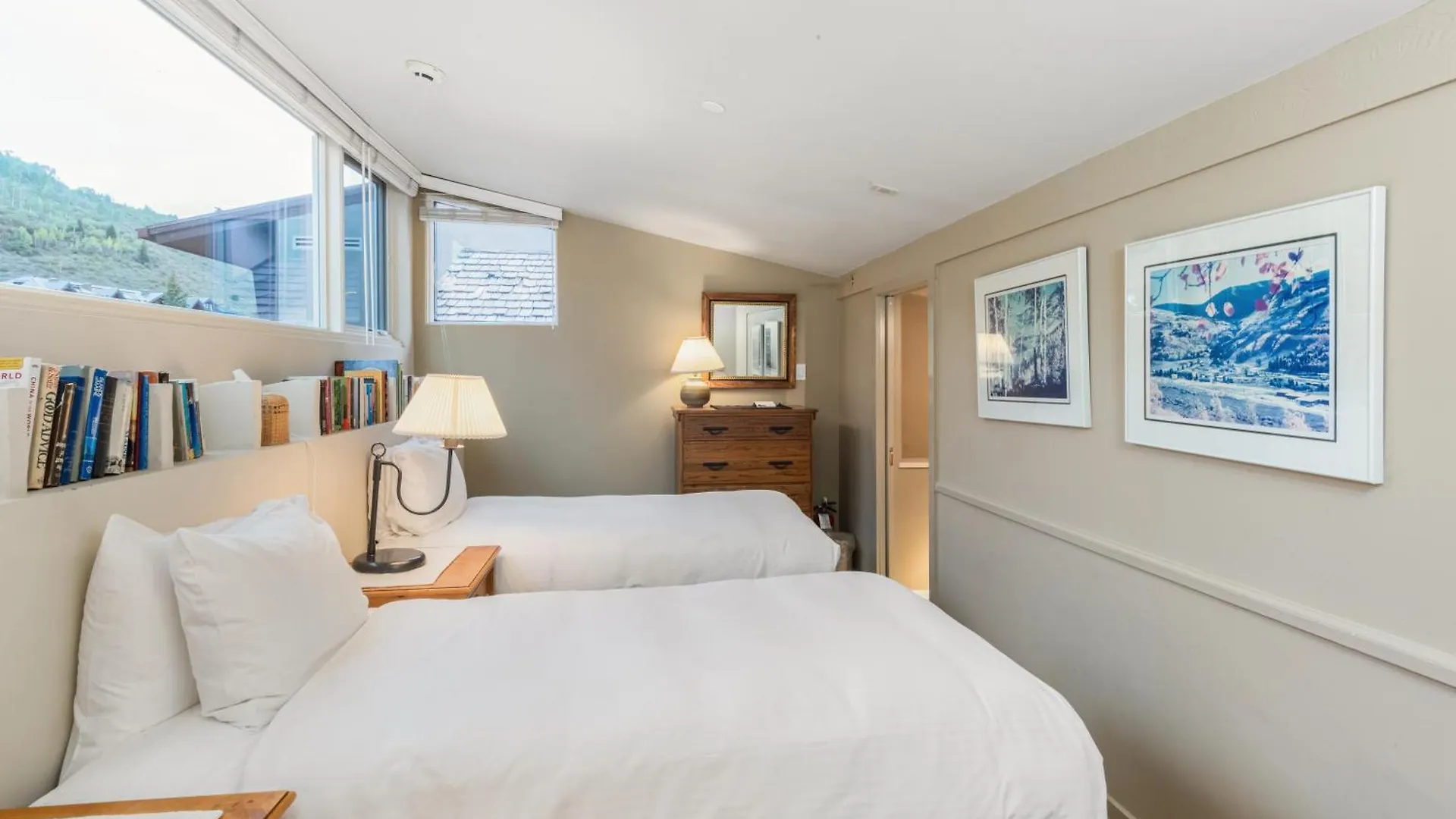 Christiania Condominiums- Coraltree Collection 3*