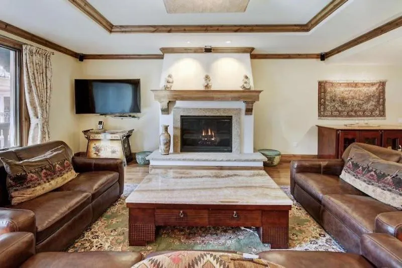 Apartment Platinum Vail: Ski-in Luxury With Rooftop Pool And Mountain Views Vail
