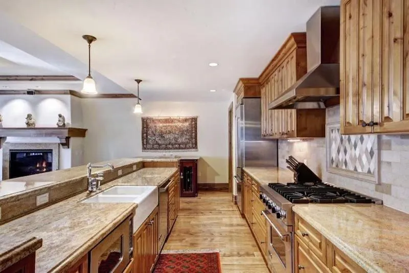 Platinum Vail: Ski-in Luxury With Rooftop Pool And Mountain Views