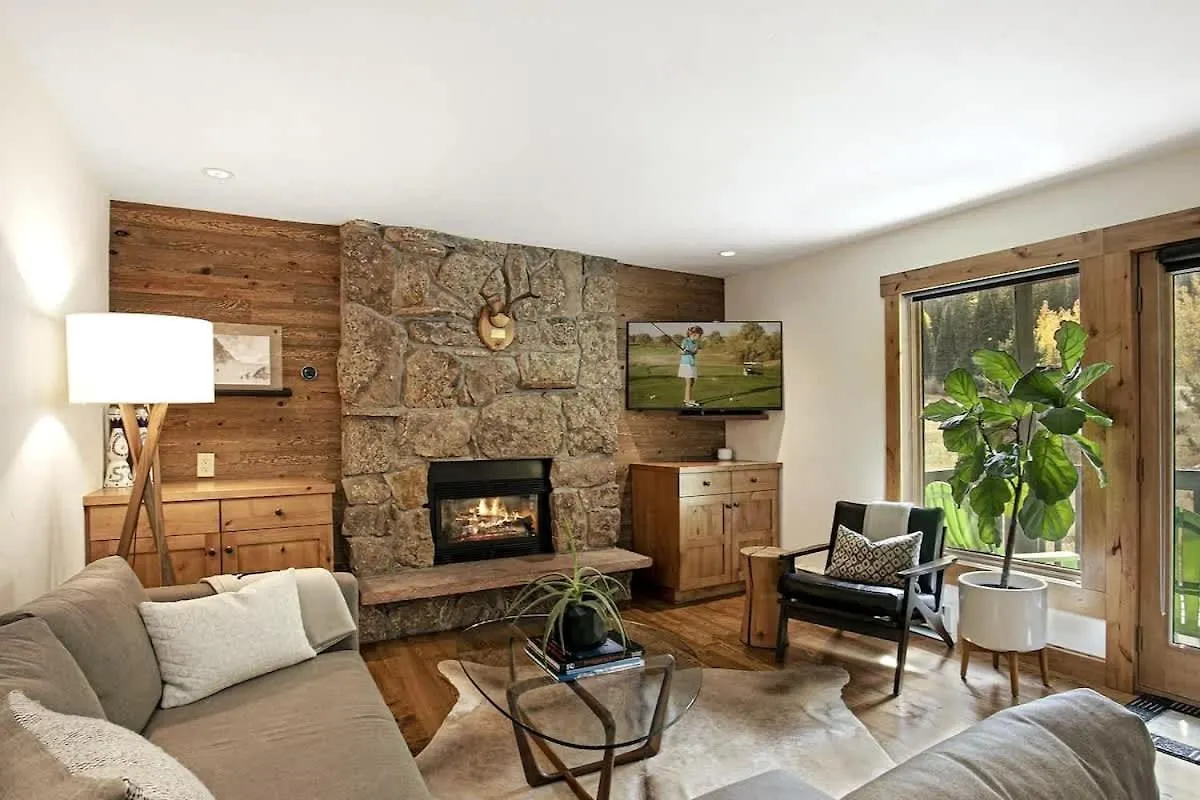 Apartment Cozy East Retreat With Fireplace 2 Balconies *