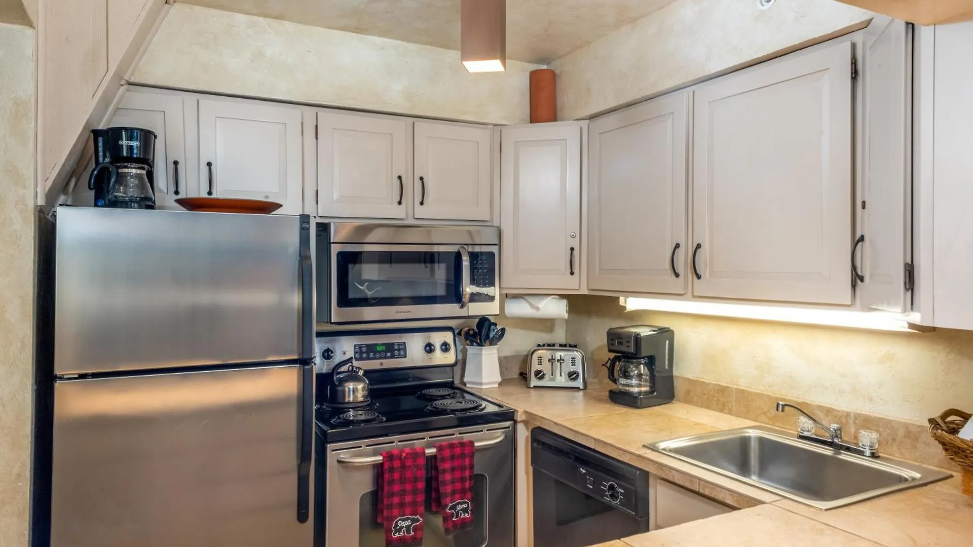 Christiania Condominiums- Coraltree Collection Resort Vail