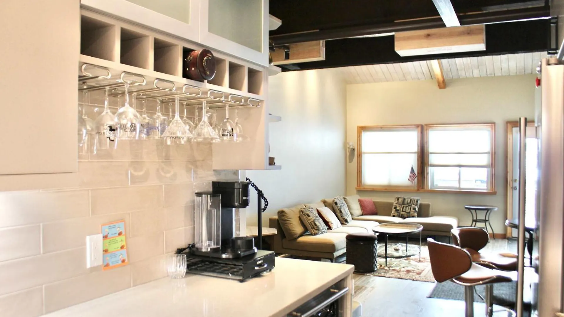 Apartment Modern Cabin-style Loft In On Shuttle Route