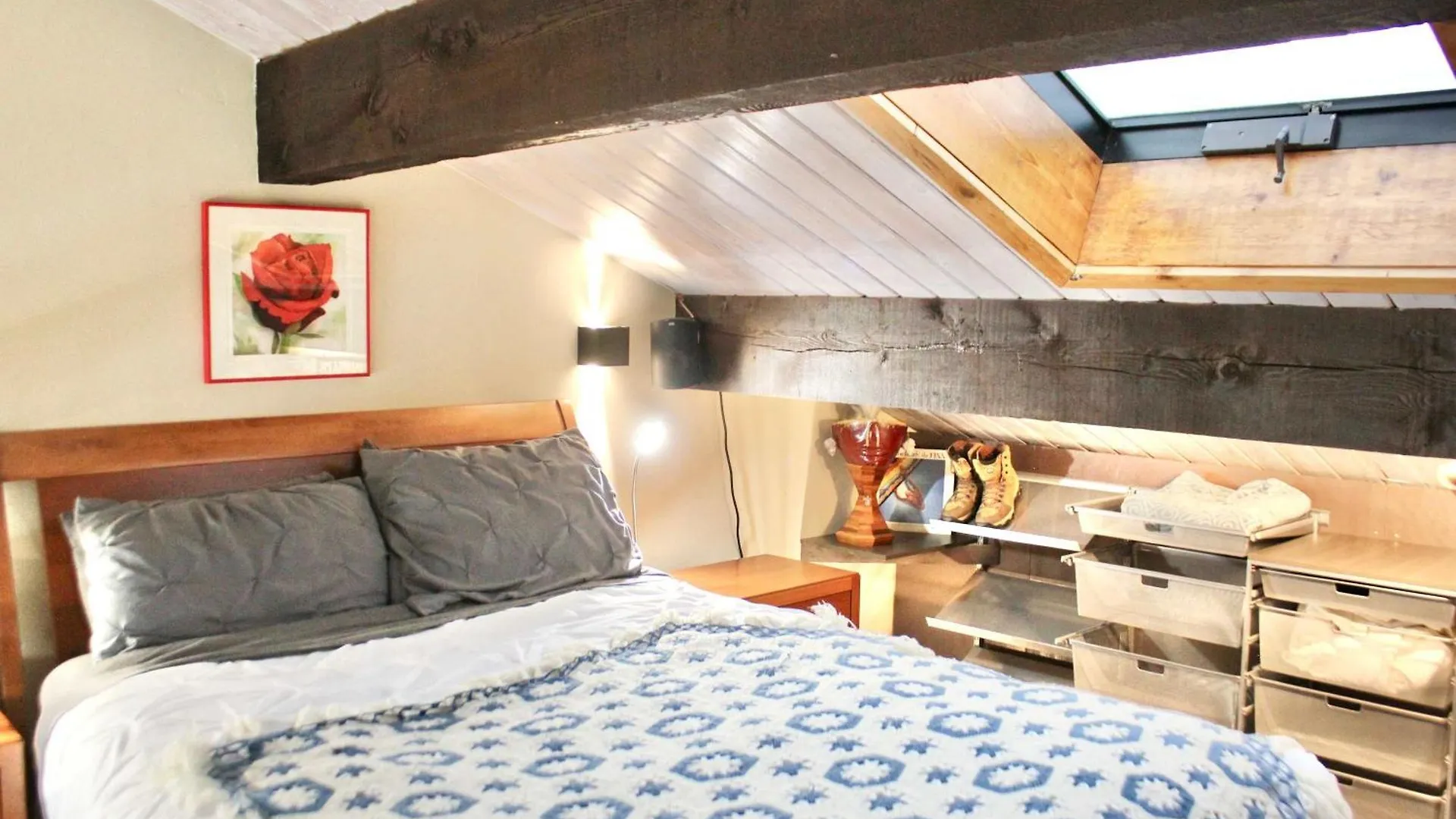 Apartment Modern Cabin-style Loft In On Shuttle Route