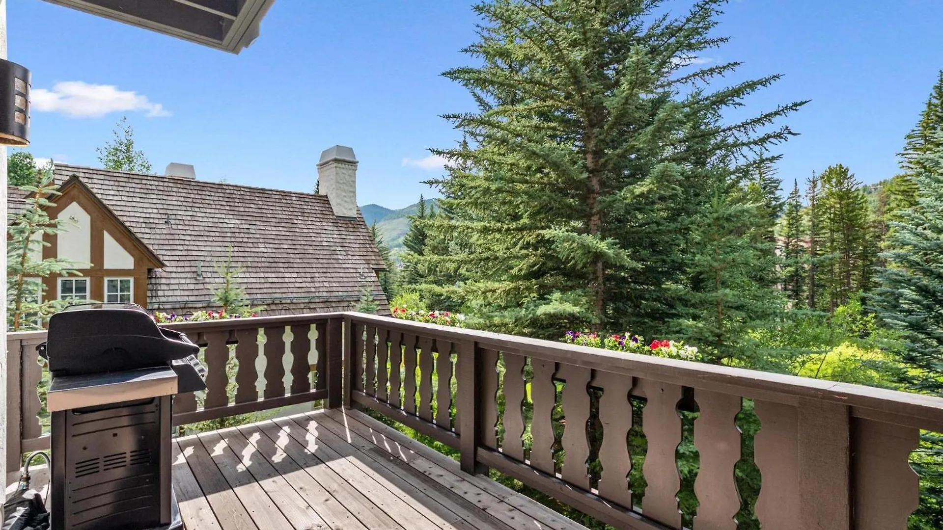 Private Ski-out Village In With Hot Tub Holiday home *